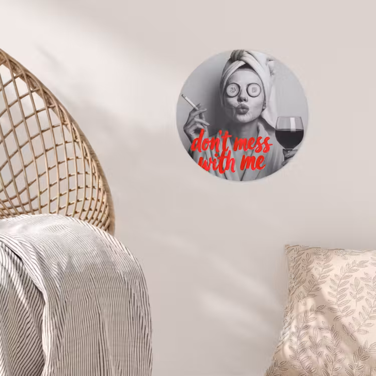 Don't mess with me - Wijn - Vrouw - Sigaret Wandcirkel behangsticker klein -sfeer4
