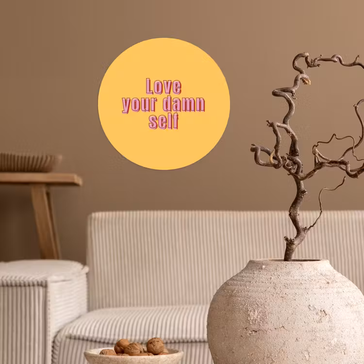 Love yourself - Roze - Geel Wandcirkel behangsticker klein -sfeer1
