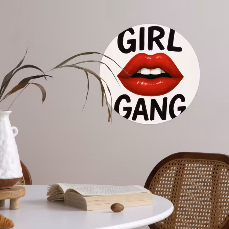 Lip - Girl - Rood - Letters Wandcirkel behangsticker klein -sfeer3