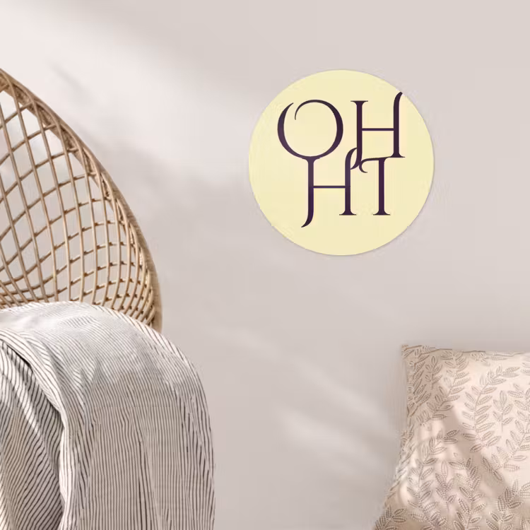 Oh hi - Geel - Monogram Wandcirkel behangsticker klein -sfeer4