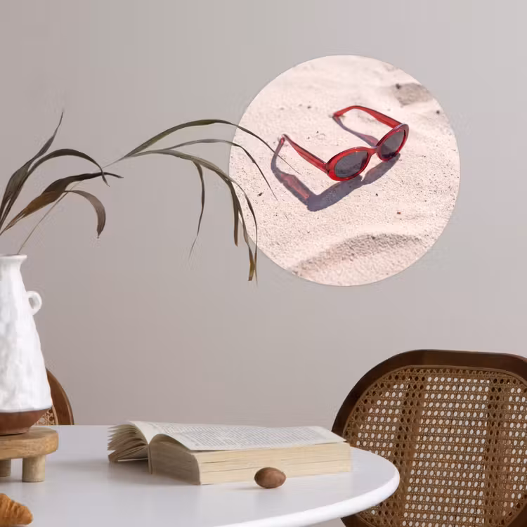 Zonnebril - Strand - Vakantie - Rood Wandcirkel behangsticker klein -sfeer3