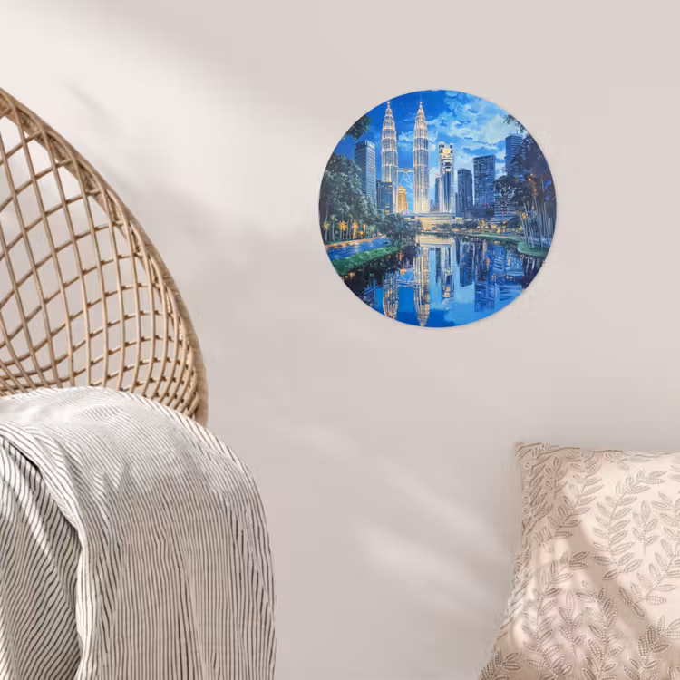 Stad Kuala Lumpur - Skyline - Wolkenkrabbers - Water Wandcirkel behangsticker klein -sfeer4