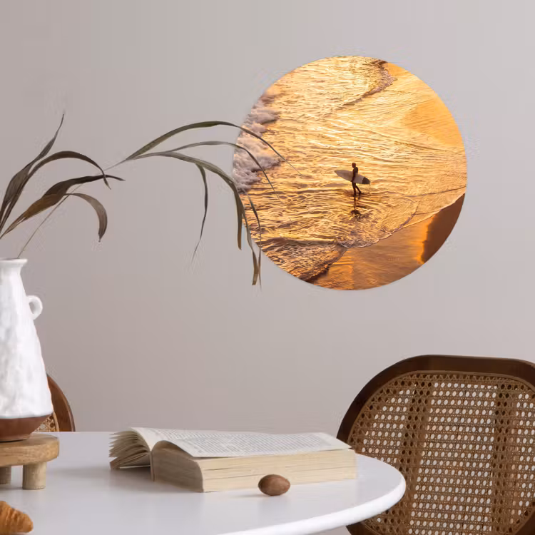 Surfer - Strand - Zonsondergang - Oceaan - Goud Wandcirkel behangsticker klein -sfeer3