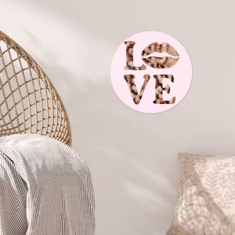 Tekst - Love - Pantervacht - Lichtroze Wandcirkel behangsticker klein -sfeer4
