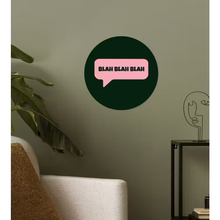 Tekstwolk - BLAH BLAH BLAH - Roze Wandcirkel behangsticker klein -sfeer2