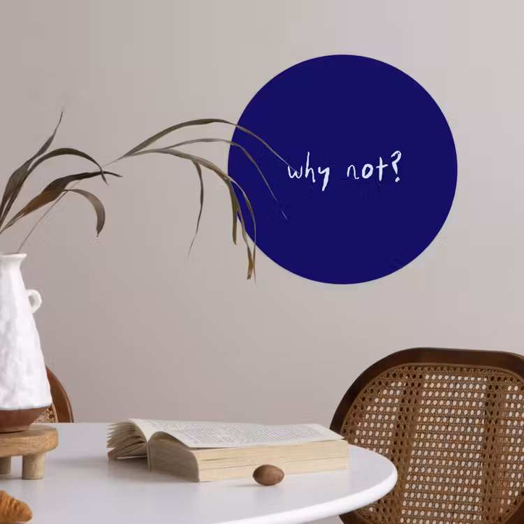Why not - Blauw - Handgeschreven Wandcirkel behangsticker klein -sfeer3
