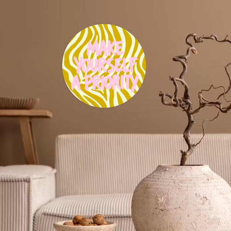 Zebraprint - Priority - Roze Wandcirkel behangsticker klein -sfeer1