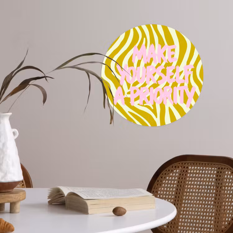 Zebraprint - Priority - Roze Wandcirkel behangsticker klein -sfeer3