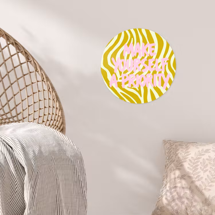 Zebraprint - Priority - Roze Wandcirkel behangsticker klein -sfeer4