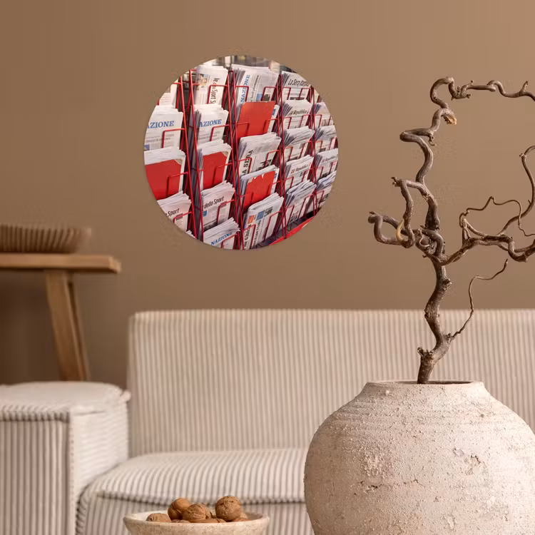 Kranten - Rek - Stedelijk - Dagelijks leven - Rood Wandcirkel behangsticker klein -sfeer1