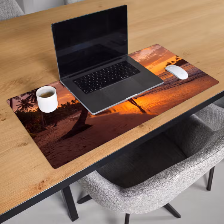 Schreibtischunterlage - Frau – Surfbrett – Strand – Sonnenuntergang – Orange — 1
