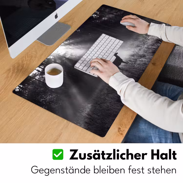 Hert - Bos - Zonnestralen - Zwart-wit - Natuur Muismat XXL klein -ysfeer3_duits