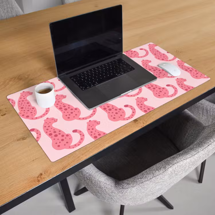 Kat - Gevlekt - Dieren - Patroon - Roze Muismat XXL klein -sfeer1