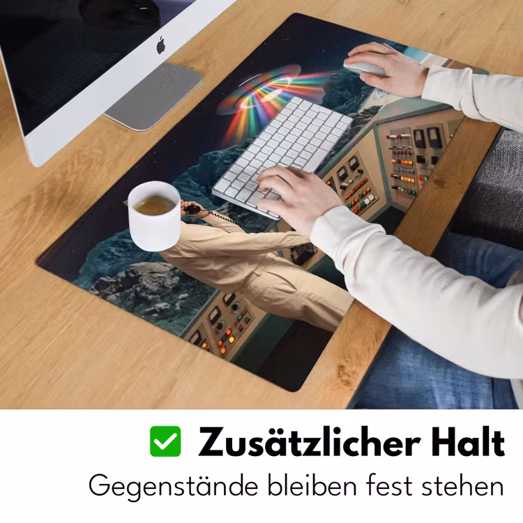 Schreibtischunterlage - Mann – Kontrollraum – Strand - Man - Controlekamer - Strand Muismat XXL klein