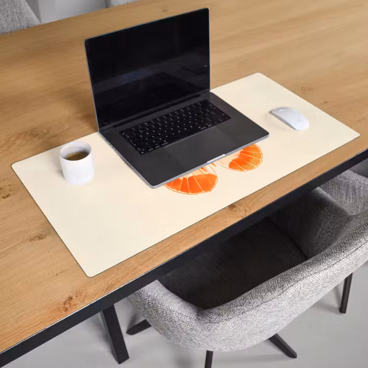 Oranje - Vlinder - Minimalistisch Muismat XXL klein -sfeer1