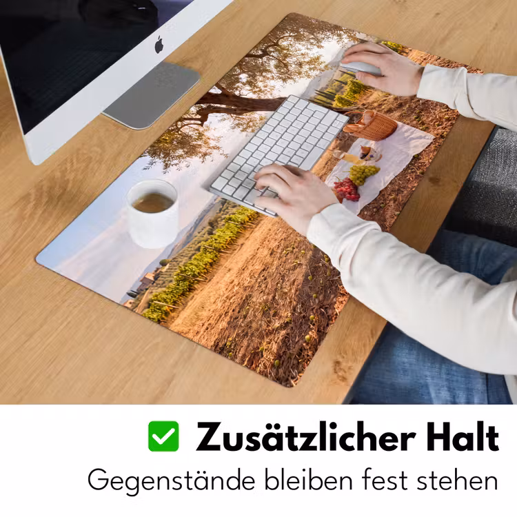 Schreibtischunterlage - Picknick – Weinberg – Landschaft – Sommer – Essen - Picknick - Wijngaard - Landschap - Zomer - Eten Muismat XXL klein