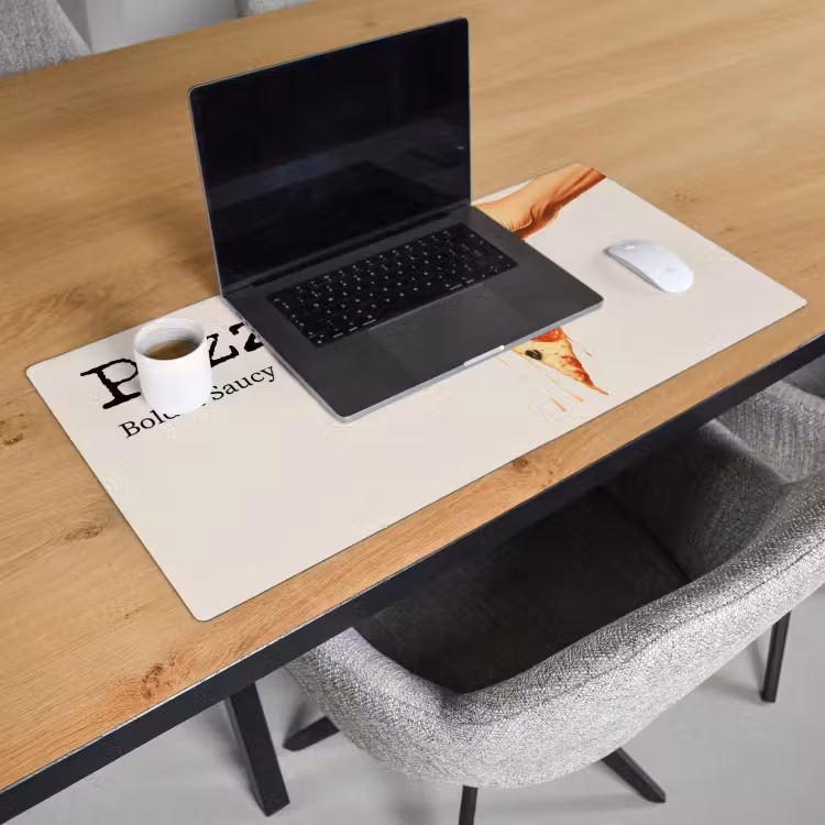 Pizza - Kaas - Pepperoni Muismat XXL klein -sfeer1