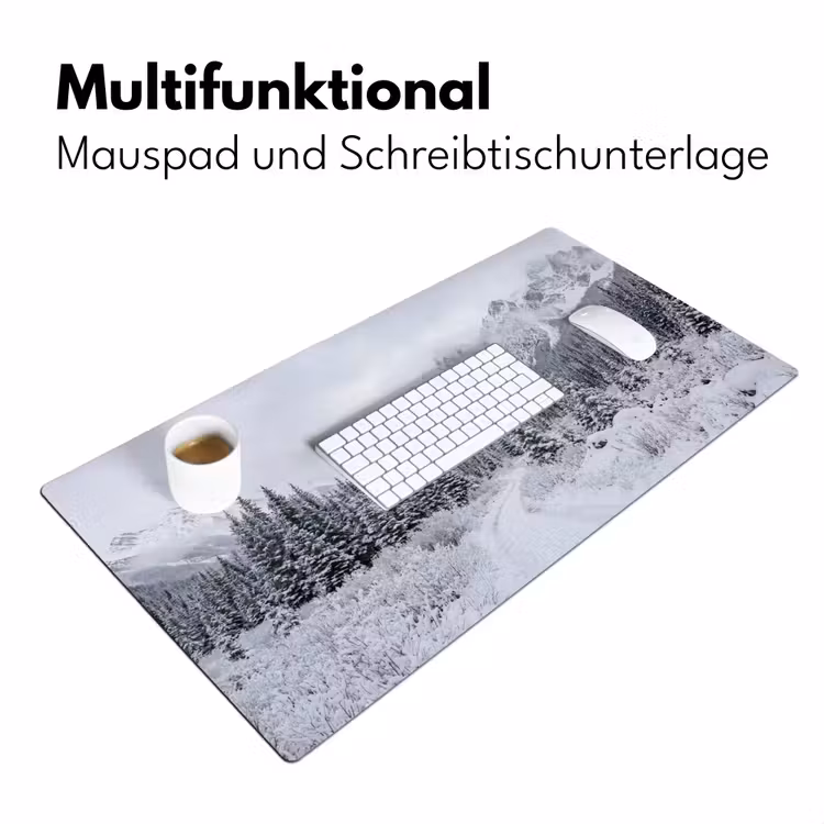 Weg - Bergen - Sneeuw - Naaldbos - Avontuurlijk Muismat XXL klein -ysfeer4_duits