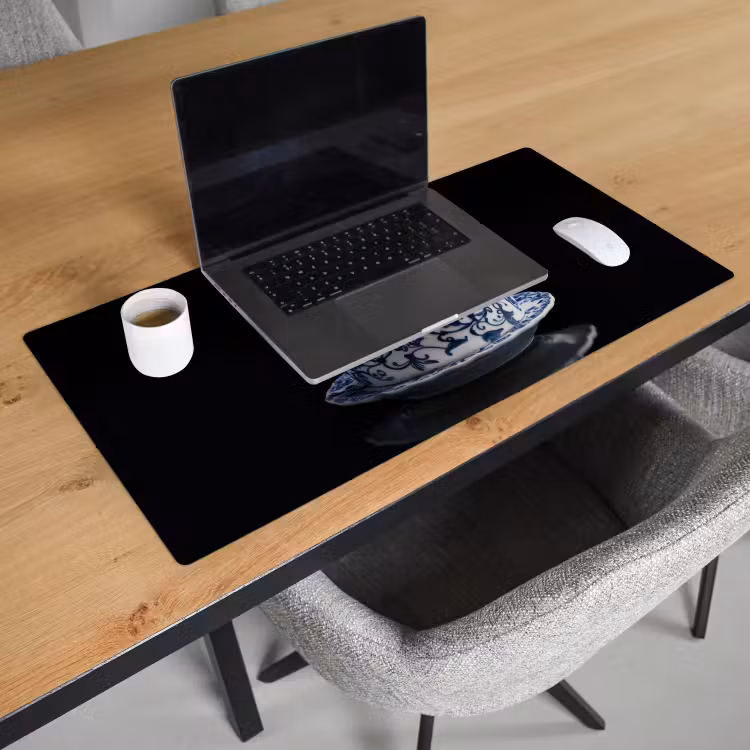 Taart - Slagroom - Kers - Bord - Delfts blauw Muismat XXL klein -sfeer1