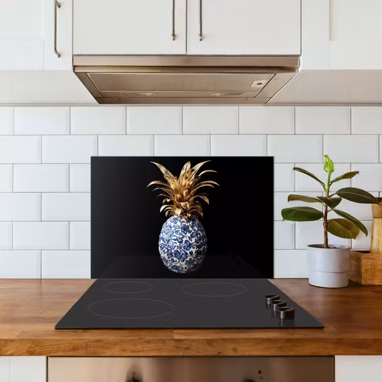 Ananas - Bloemen patroon - Goud - Delftsblauw keuken achterwand spatscherm klein -sfeer2