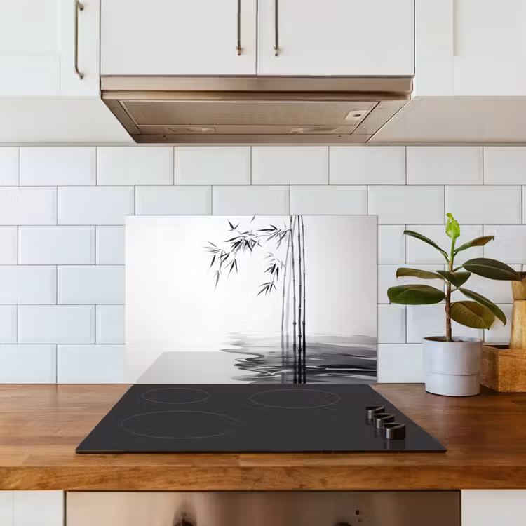 Bamboestammen - Water - Minimalistisch - Wit keuken achterwand spatscherm klein -sfeer2