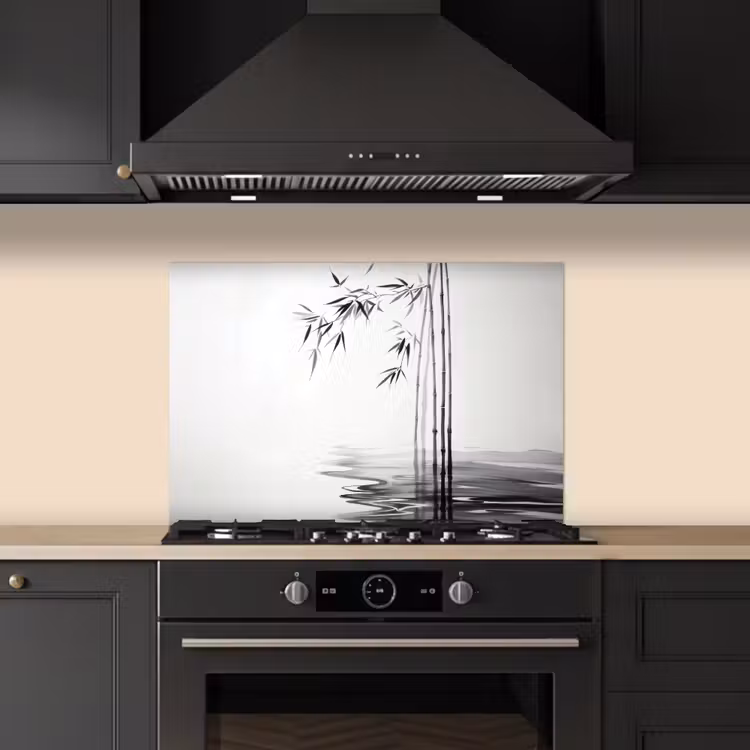 Bamboestammen - Water - Minimalistisch - Wit keuken achterwand spatscherm klein -sfeer1