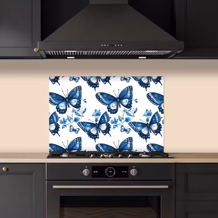 Blauw - Vlinders - Bloemen - Wit keuken achterwand spatscherm klein 900 -sfeer1