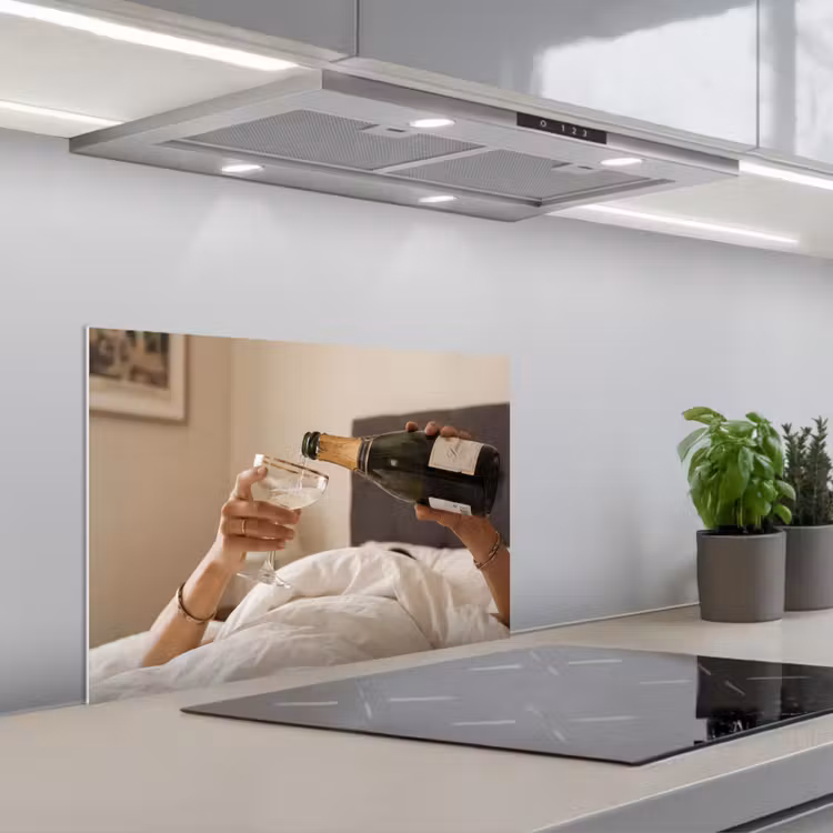 Champagne - Bed - Bubbels keuken achterwand spatscherm klein -3d_schuin