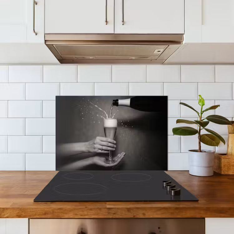 Champagnefles - Glas - Minimalistisch - Spetters keuken achterwand spatscherm klein -sfeer2