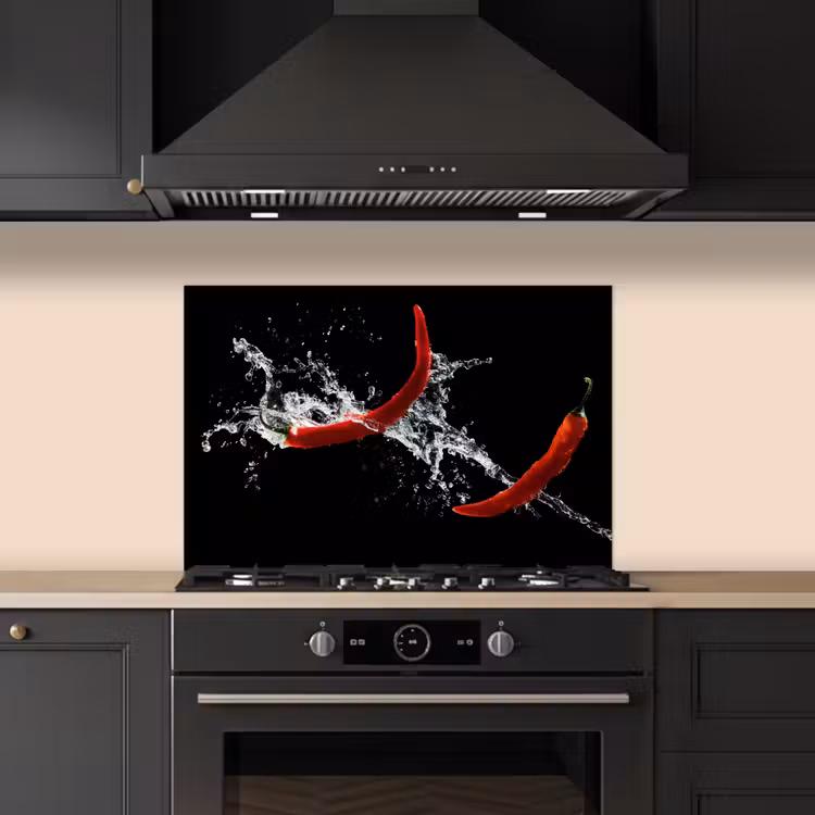 Chilipeper - Stilleven - Water - Zwart - Rood keuken achterwand spatscherm klein -sfeer1