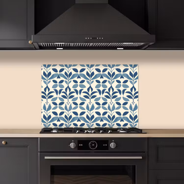 Flora - Modern - Blauw keuken achterwand spatscherm klein 900 -sfeer1