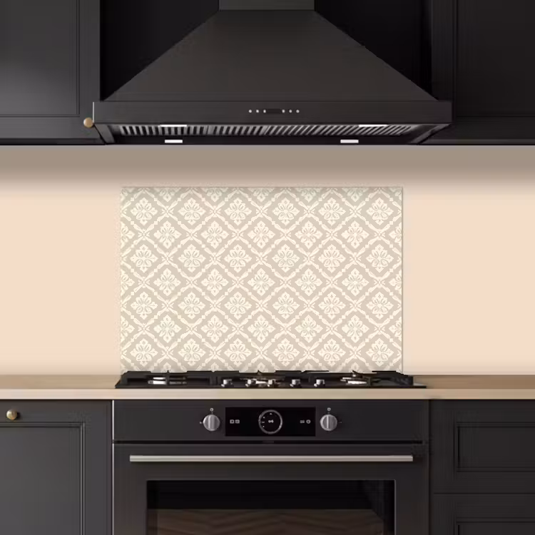 Floraal - Ornament - Beige keuken achterwand spatscherm klein 900 -sfeer1
