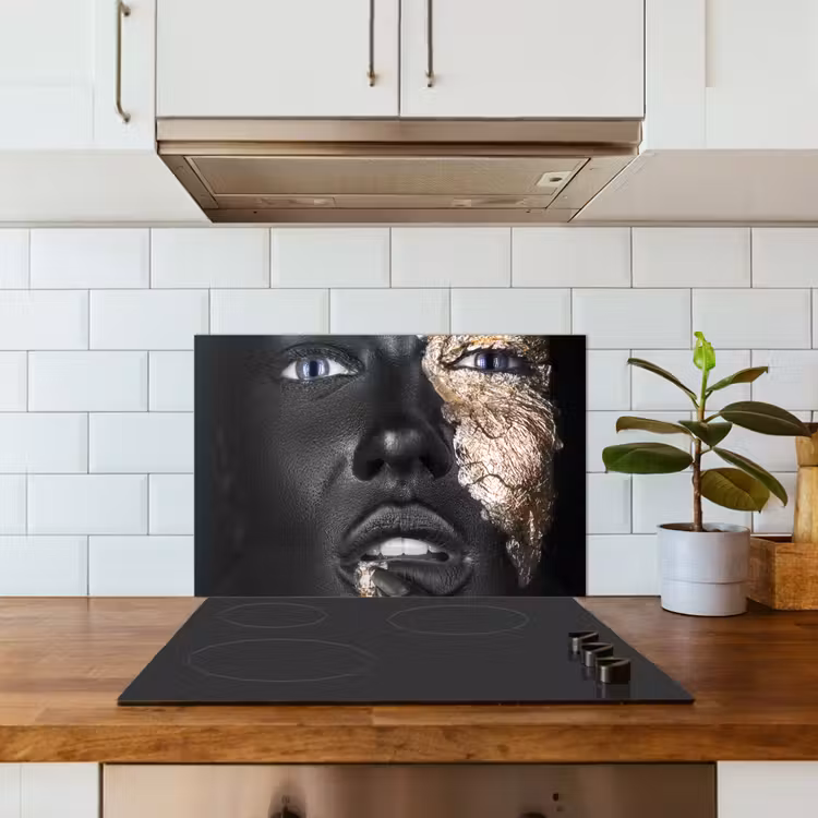 Vrouw - Bladgoud - Zwart - Huid - Luxe keuken achterwand spatscherm klein -sfeer2