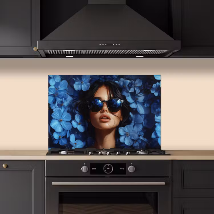 Vrouw - Blauw - Bloemen - Vlinders - Natuur keuken achterwand spatscherm klein -sfeer1