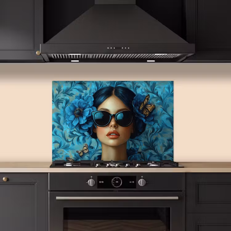 Vrouw - Bloemen - Vlinders - Blauw - Abstract keuken achterwand spatscherm klein -sfeer1