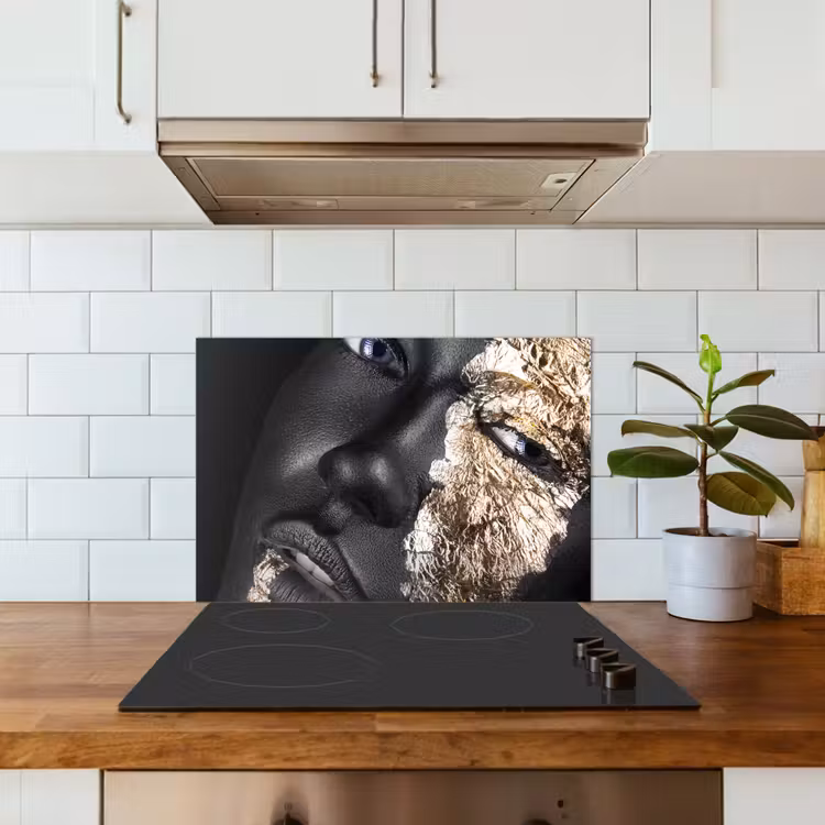 Vrouw - Goud - Zwart - Verf - Luxe keuken achterwand spatscherm klein -sfeer2
