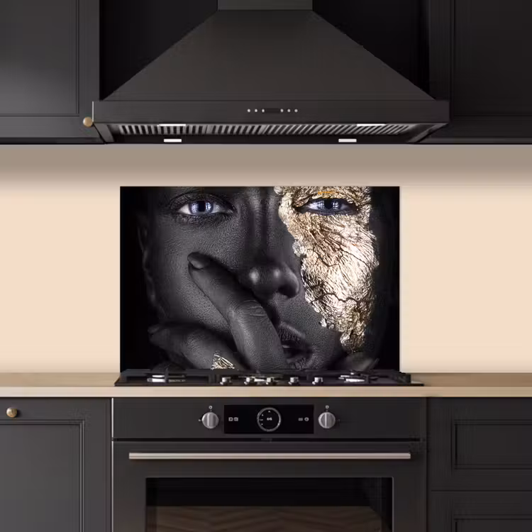 Vrouw - Goud - Zwart - Schmink - Luxe keuken achterwand spatscherm klein -sfeer1