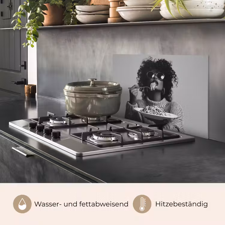 Vrouw - Pasta - Zwart - Wit keuken achterwand spatscherm klein -usp_DE