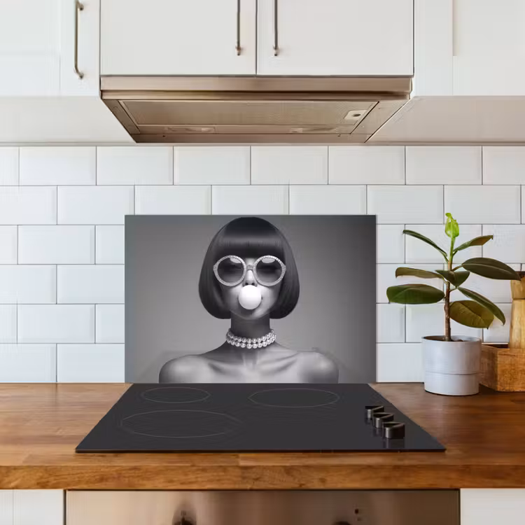 Vrouw - Zwart Wit - Ketting - Zonnebril keuken achterwand spatscherm klein -sfeer2