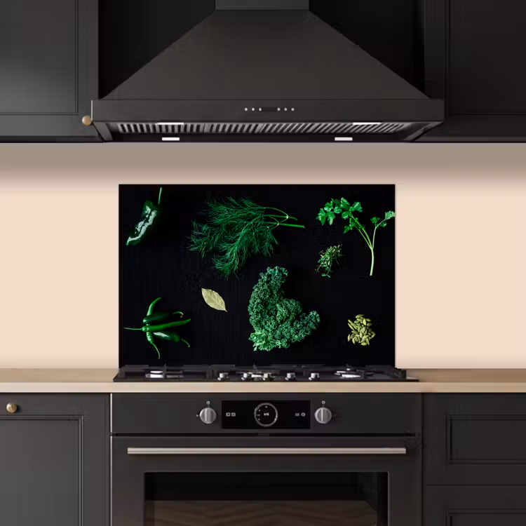 Specerijen en kruiden op zwarte achtergrond keuken achterwand spatscherm klein -sfeer1