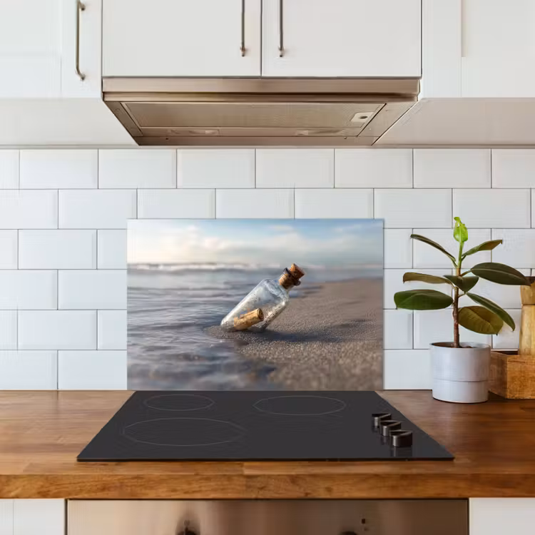 Glazenfles - Post - Zee - Zand keuken achterwand spatscherm klein -sfeer2