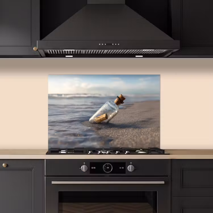 Glazenfles - Post - Zee - Zand keuken achterwand spatscherm klein -sfeer1