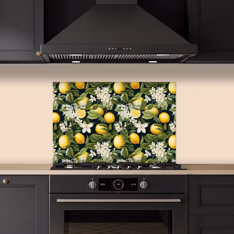 Hangende - Citroenen - Witte - Bloemetjes keuken achterwand spatscherm klein 900 -sfeer1