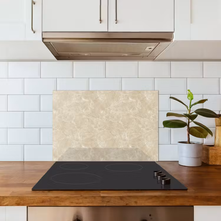 Lichtbeige - Marmer - Diffusie adering keuken achterwand spatscherm klein 900 -sfeer2
