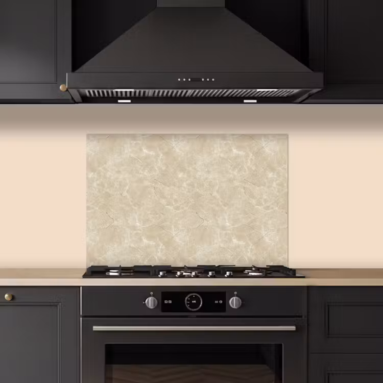Lichtbeige - Marmer - Diffusie adering keuken achterwand spatscherm klein 900 -sfeer1