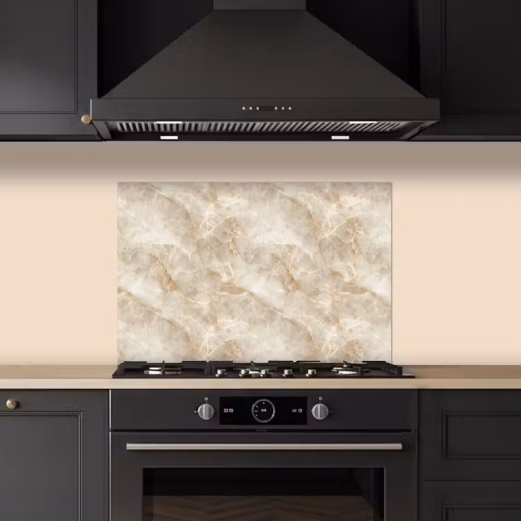 Lichtbeige - Onyx - Subtiel keuken achterwand spatscherm klein 900 -sfeer1