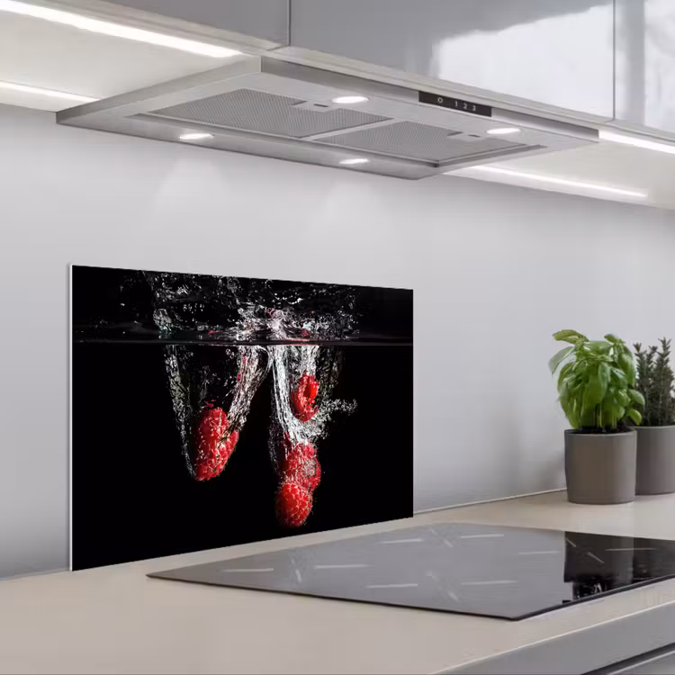 Frambozen - Fruit - Stilleven - Water - Zwart - Rood keuken achterwand spatscherm klein -3d_schuin