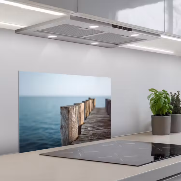Houten steiger - Helderblauwe lucht keuken achterwand spatscherm klein -3d_schuin
