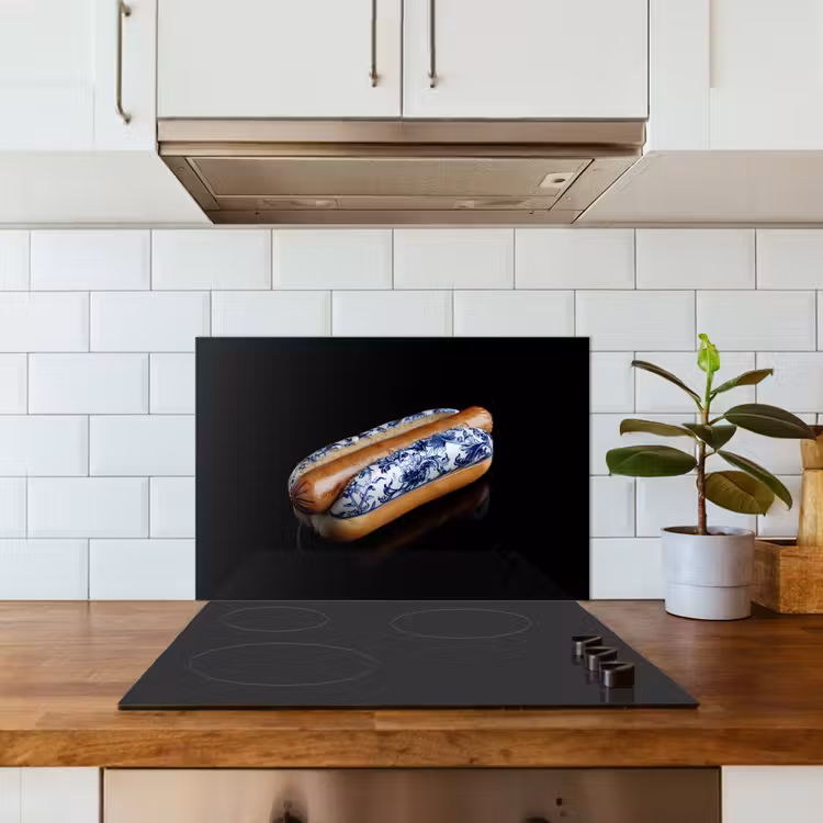 Hotdog - Porselein - Delfts blauw - Eten keuken achterwand spatscherm klein -sfeer2