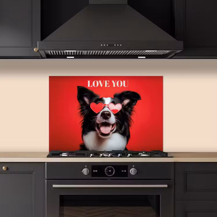 Hond - Hartjesbril - Loveyou - Rood keuken achterwand spatscherm klein -sfeer1